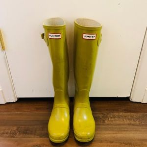 Rare Pea Green Hunters